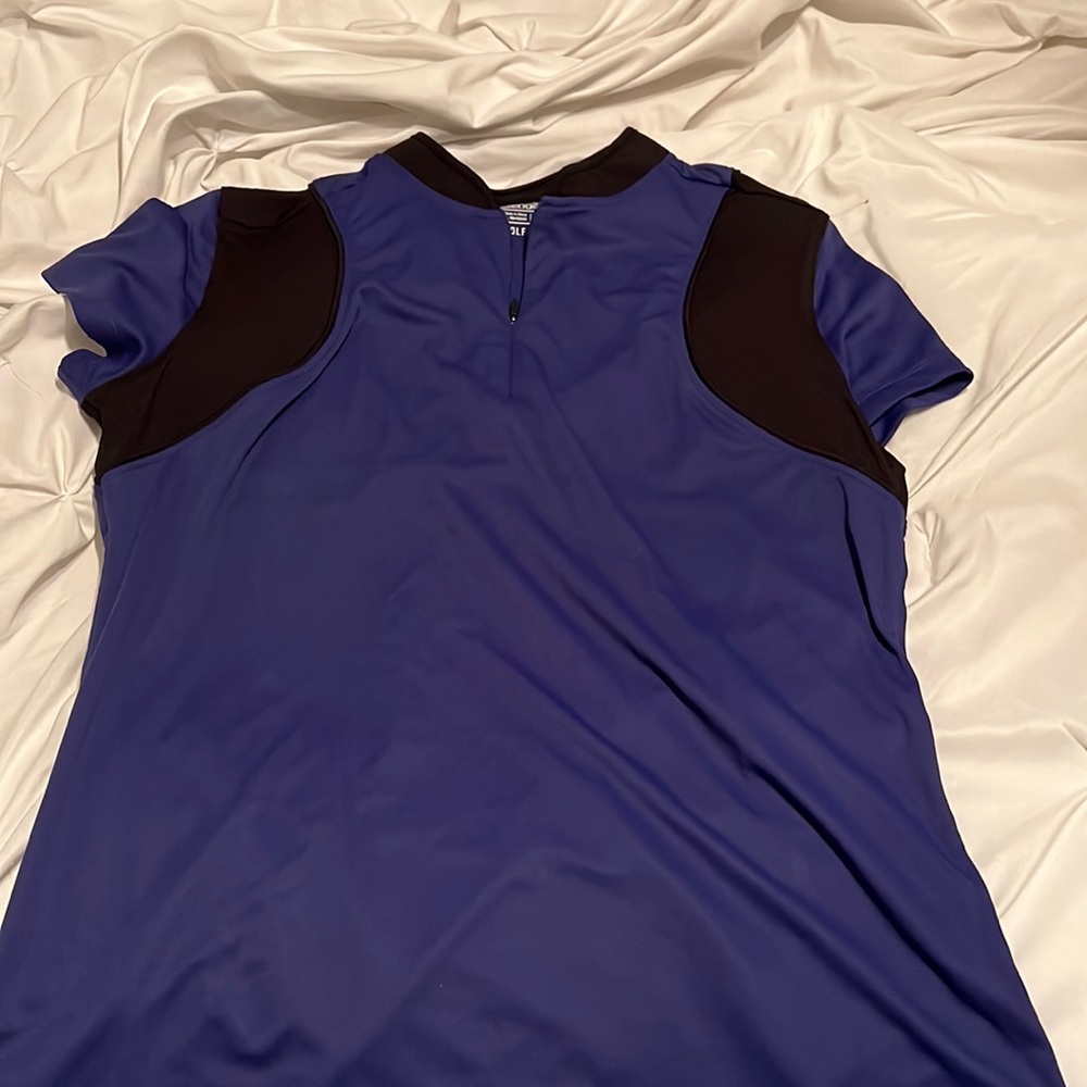 Slazenger women’s medium golf collared shirt.